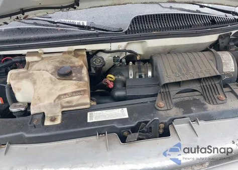 2001 Chevrolet Express z USA, uszkodzony, nr VIN 1GCGG25RX11103225